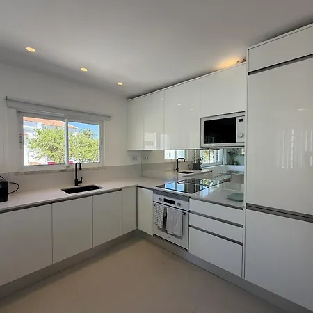 Town 2-bedroom Classy شقة *